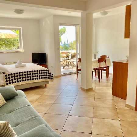 Apartments Villa Medic Brela Exterior photo