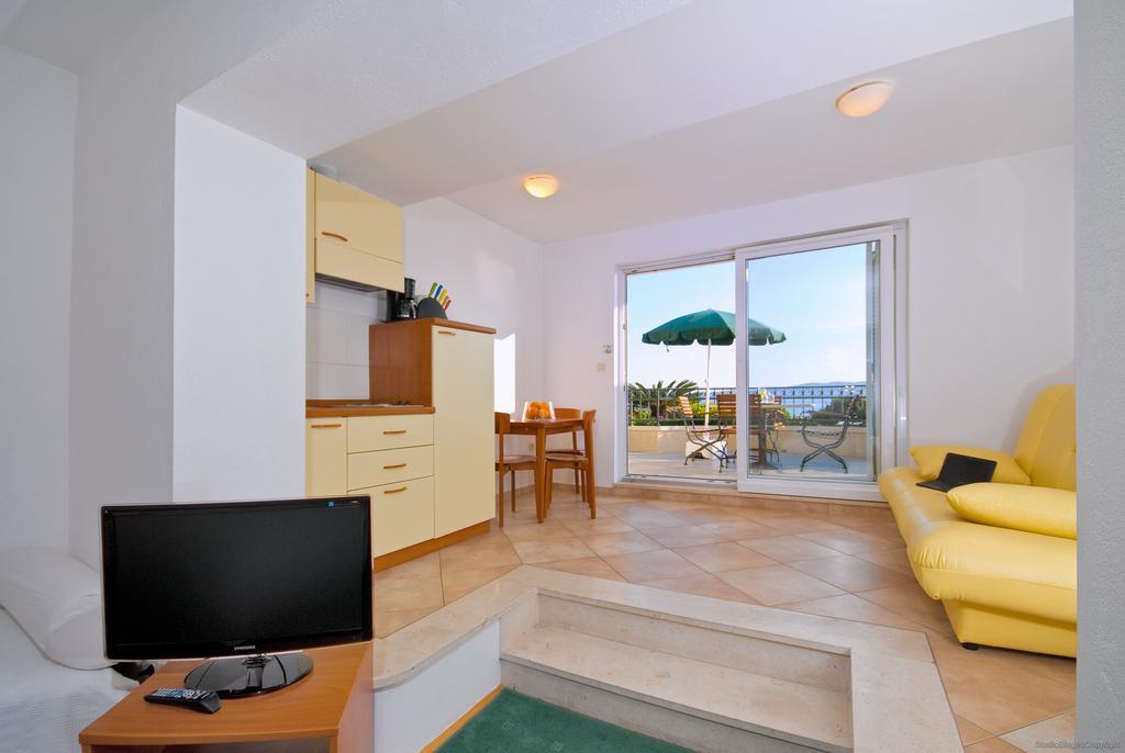 Apartments Villa Medic Brela Exterior photo