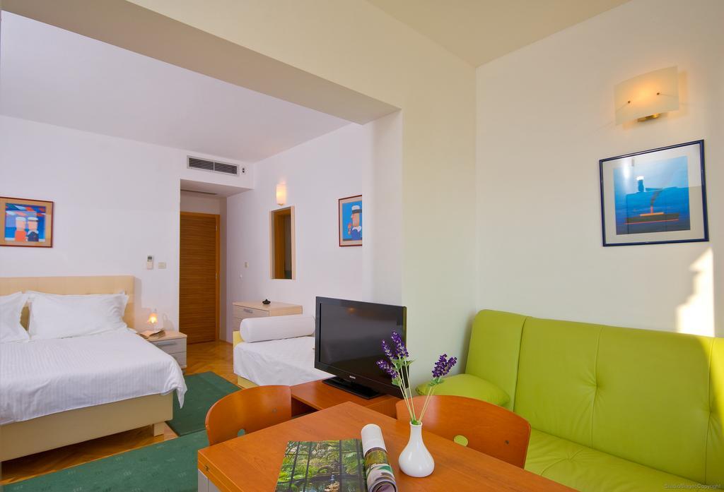 Apartments Villa Medic Brela Exterior photo
